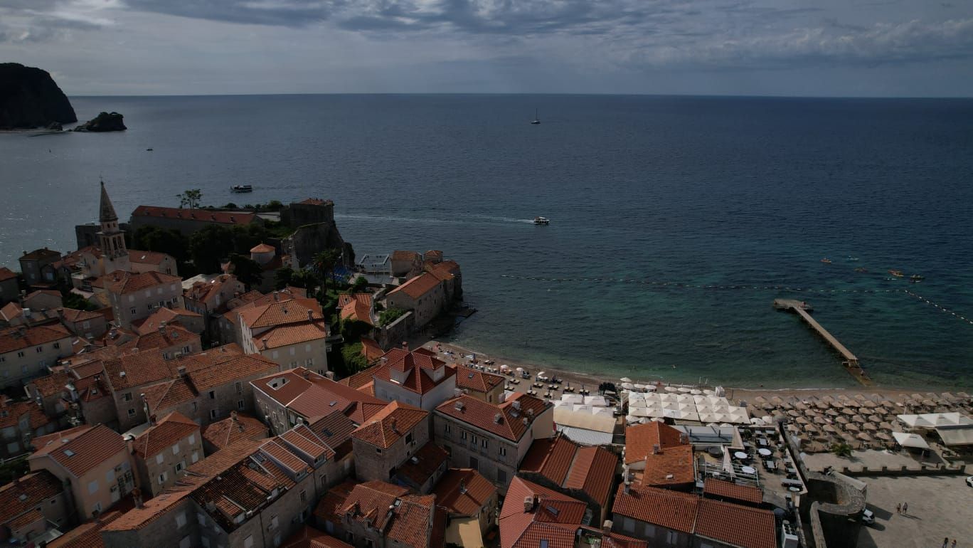 Kamena kuća sa 5 spratova i poslovnim prostorom u srcu Starog grada Budve – 167 m² - Amfora Real Estate