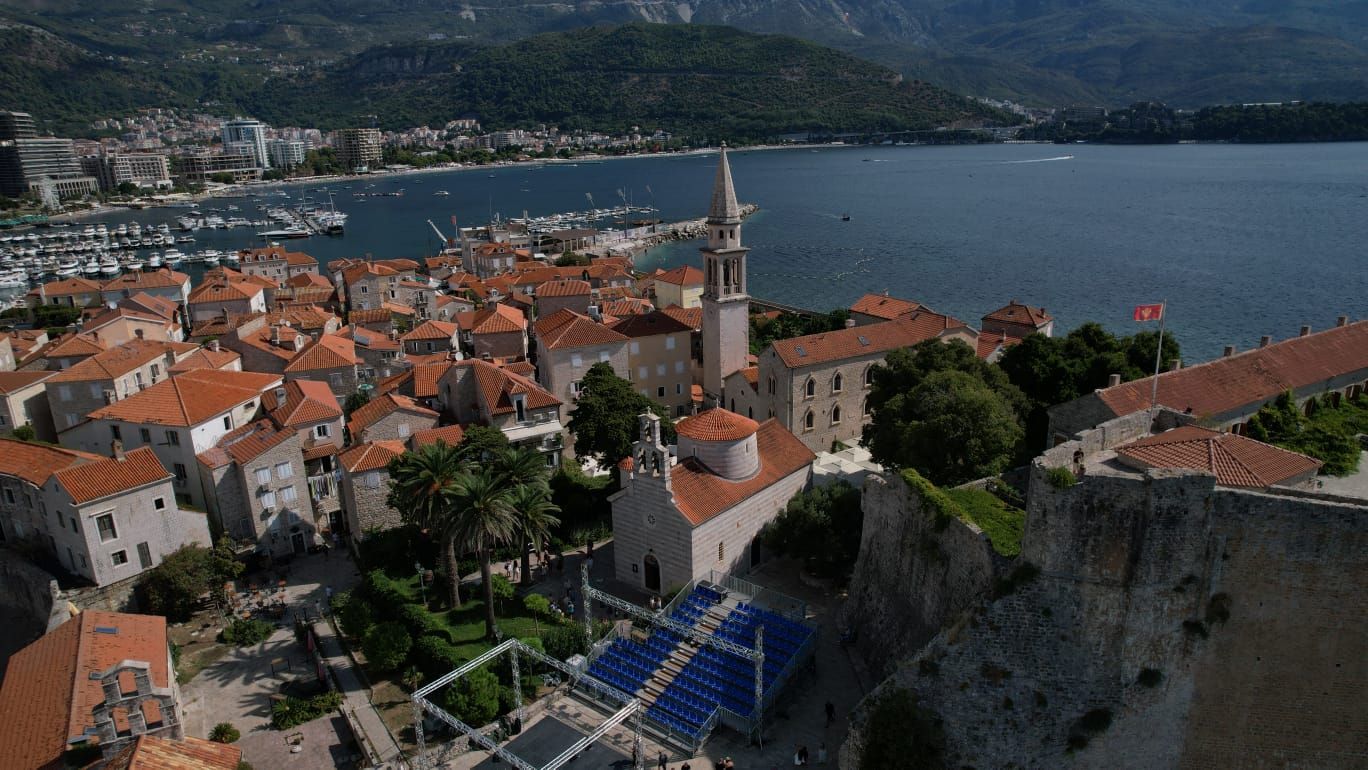 Kamena kuća sa 5 spratova i poslovnim prostorom u srcu Starog grada Budve – 167 m² - Amfora Real Estate