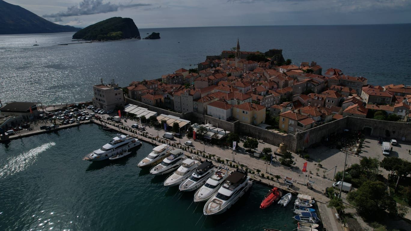 Kamena kuća sa 5 spratova i poslovnim prostorom u srcu Starog grada Budve – 167 m² - Amfora Real Estate