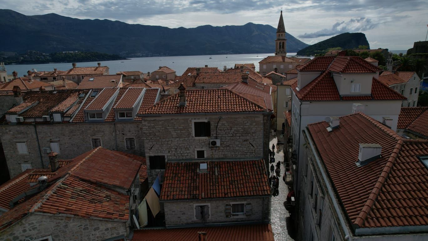 Kamena kuća sa 5 spratova i poslovnim prostorom u srcu Starog grada Budve – 167 m² - Amfora Real Estate