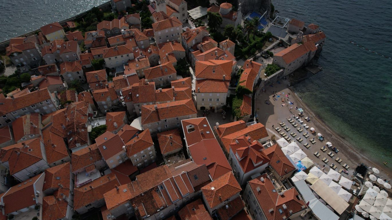 Kamena kuća sa 5 spratova i poslovnim prostorom u srcu Starog grada Budve – 167 m² - Amfora Real Estate