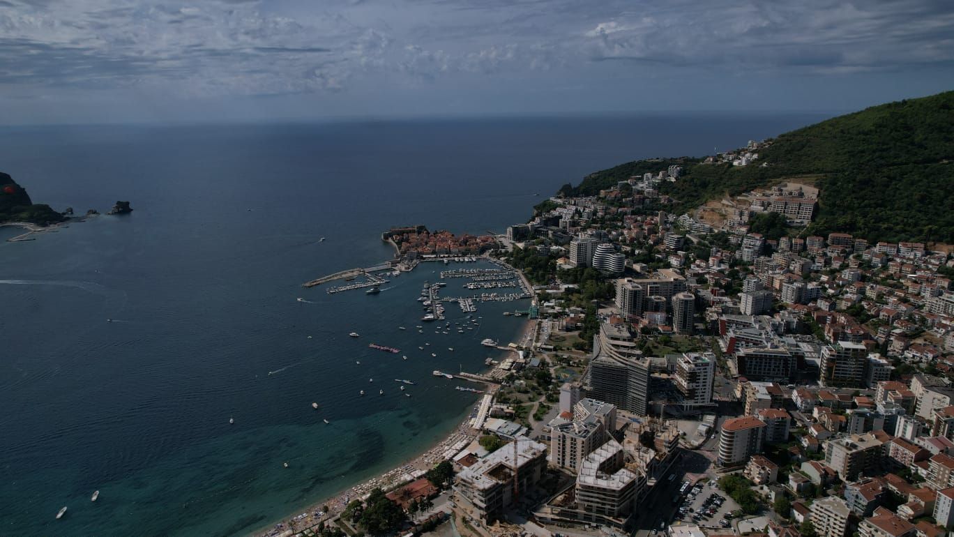 Kamena kuća sa 5 spratova i poslovnim prostorom u srcu Starog grada Budve – 167 m² - Amfora Real Estate