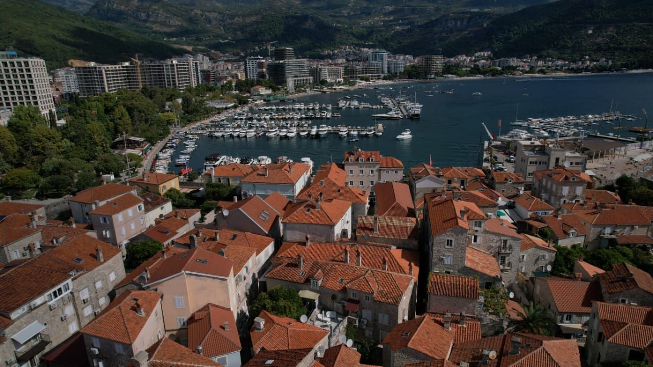 Kamena kuća sa 5 spratova i poslovnim prostorom u srcu Starog grada Budve – 167 m² - Amfora Real Estate