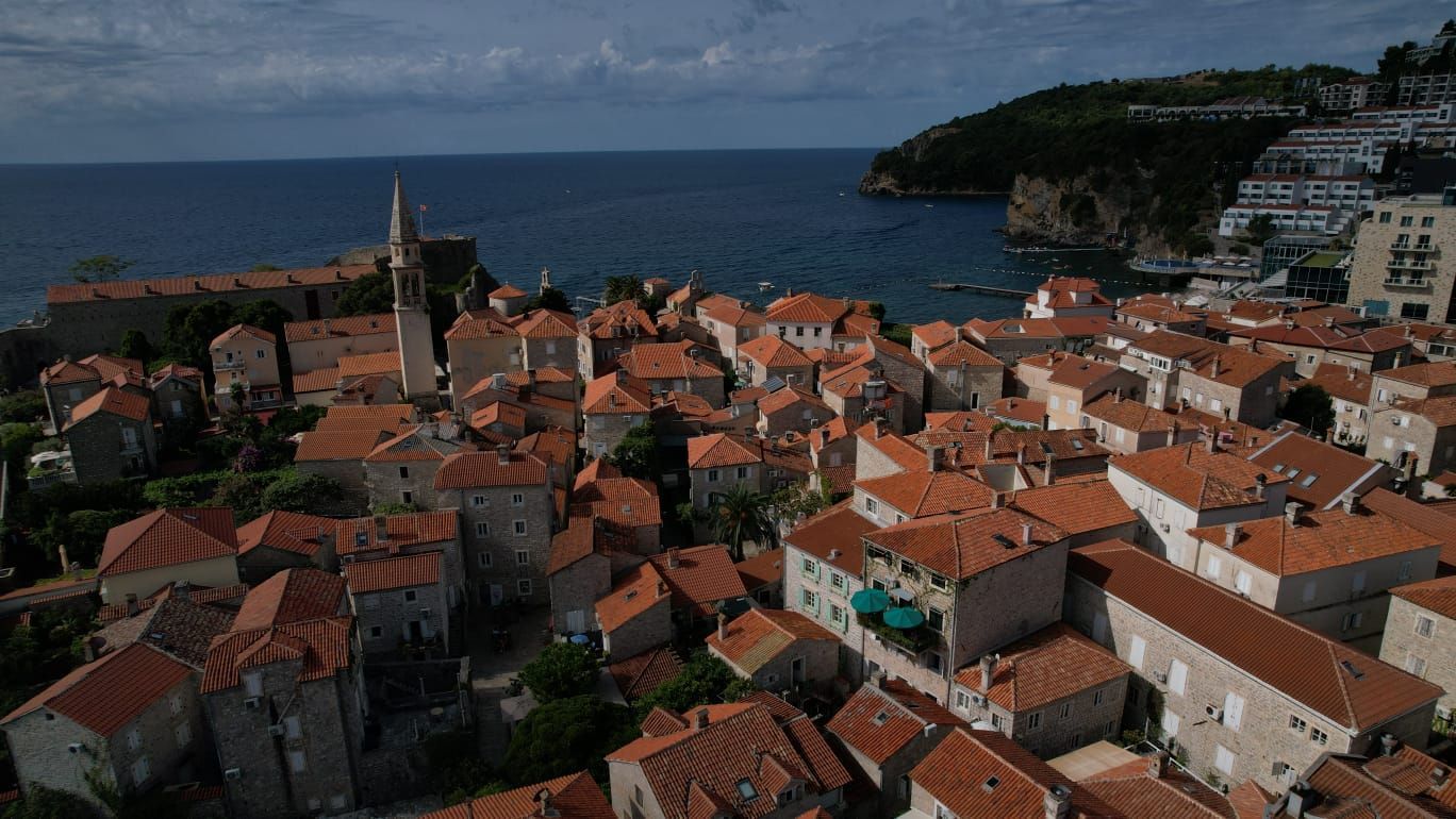 Kamena kuća sa 5 spratova i poslovnim prostorom u srcu Starog grada Budve – 167 m² - Amfora Real Estate