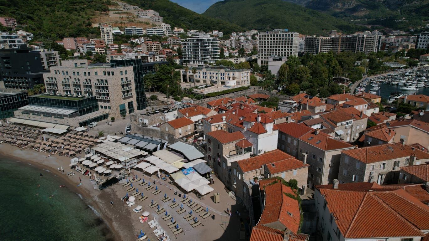 Kamena kuća sa 5 spratova i poslovnim prostorom u srcu Starog grada Budve – 167 m² - Amfora Real Estate