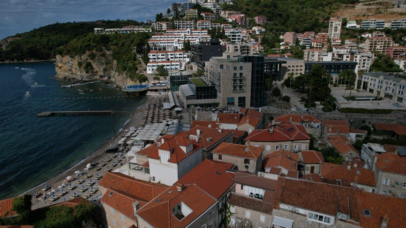 Kamena kuća sa 5 spratova i poslovnim prostorom u srcu Starog grada Budve – 167 m² - Amfora Real Estate