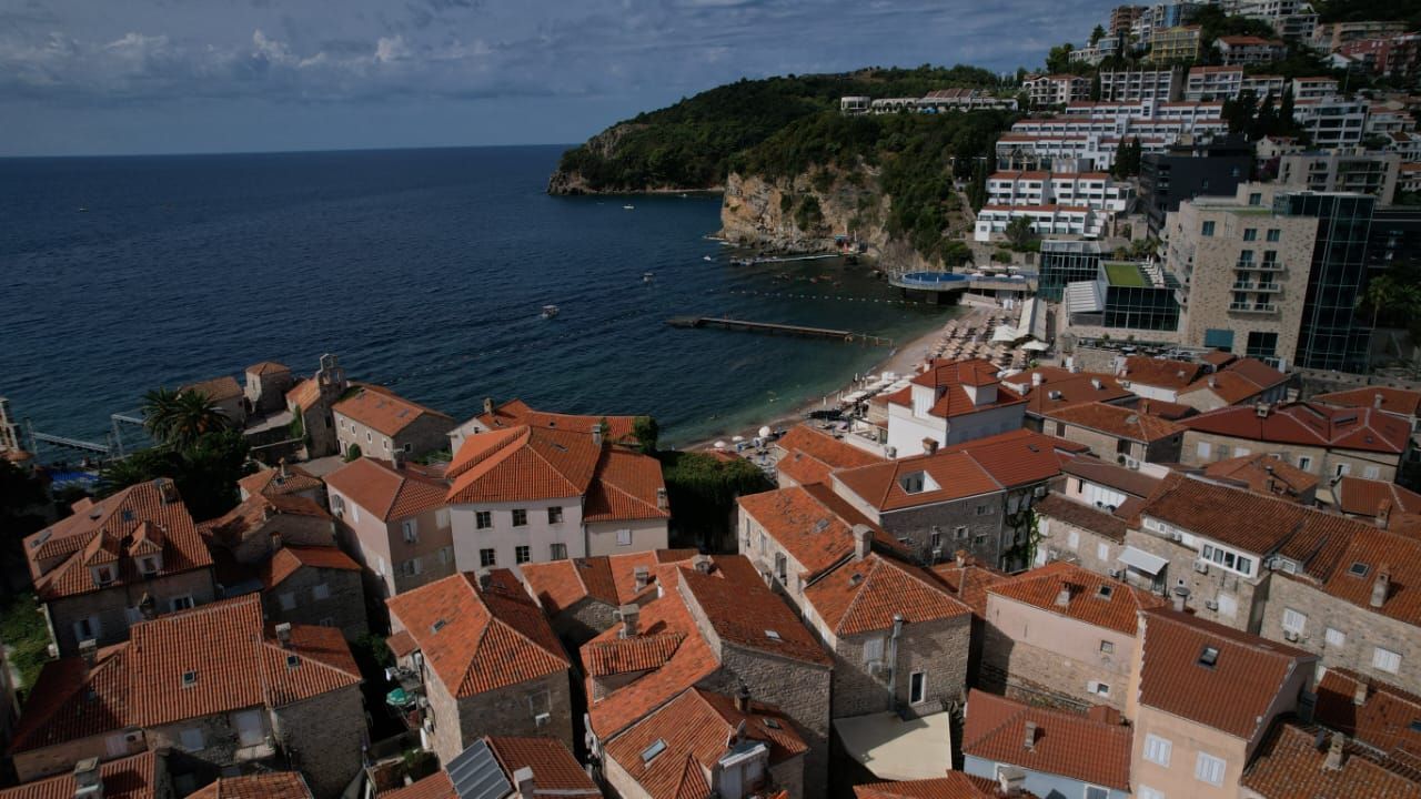 Kamena kuća sa 5 spratova i poslovnim prostorom u srcu Starog grada Budve – 167 m² - Amfora Real Estate