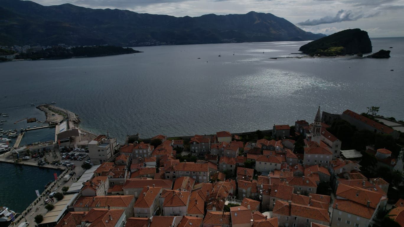 Kamena kuća sa 5 spratova i poslovnim prostorom u srcu Starog grada Budve – 167 m² - Amfora Real Estate