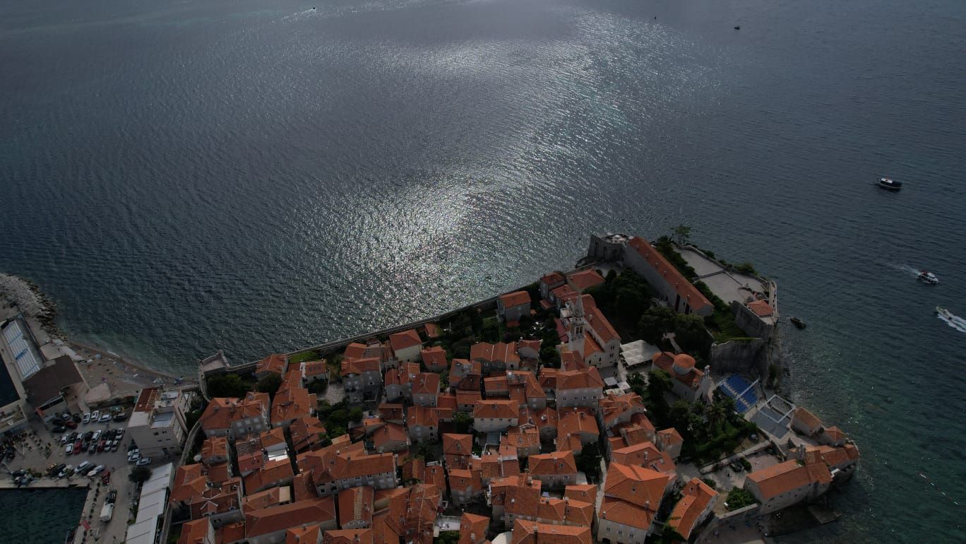 Kamena kuća sa 5 spratova i poslovnim prostorom u srcu Starog grada Budve – 167 m² - Amfora Real Estate