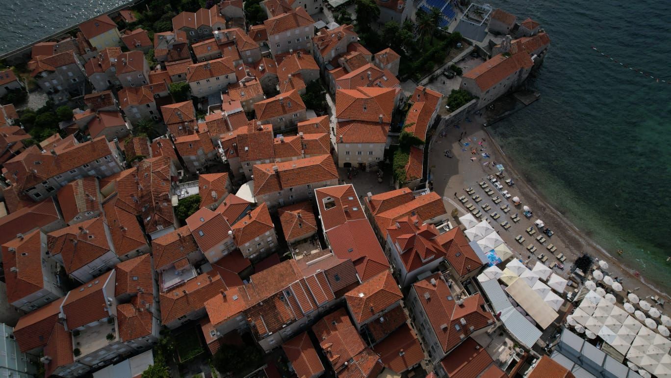 Kamena kuća sa 5 spratova i poslovnim prostorom u srcu Starog grada Budve – 167 m² - Amfora Real Estate