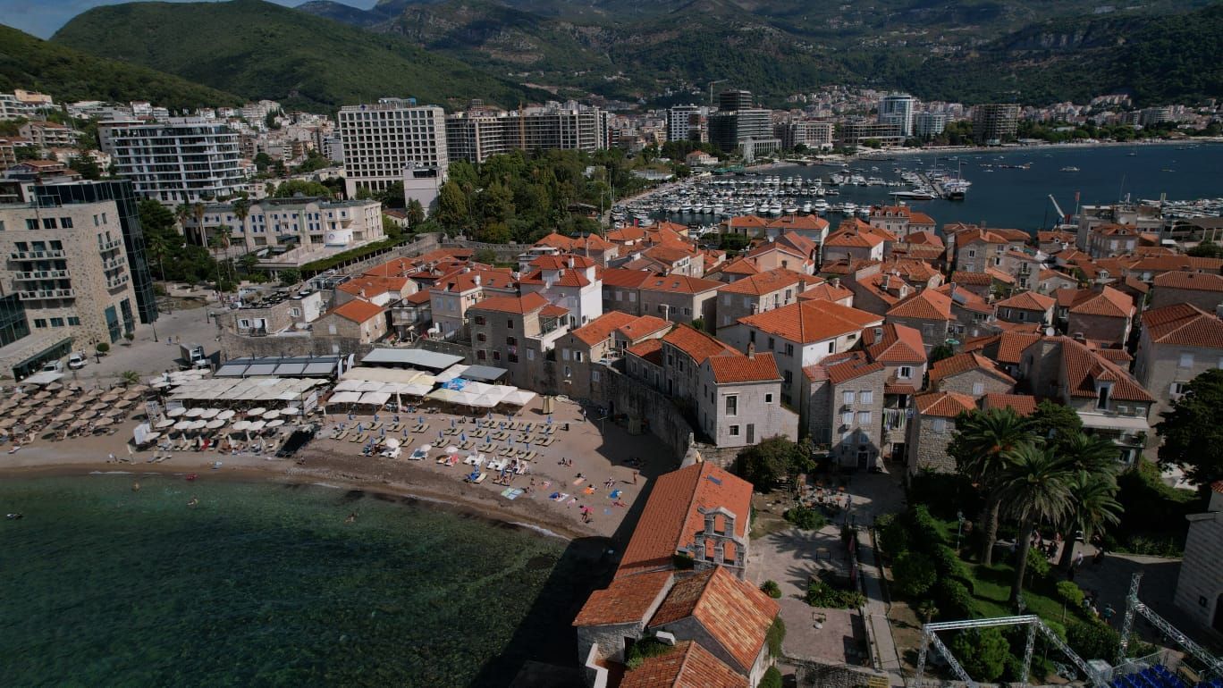 Kamena kuća sa 5 spratova i poslovnim prostorom u srcu Starog grada Budve – 167 m² - Amfora Real Estate