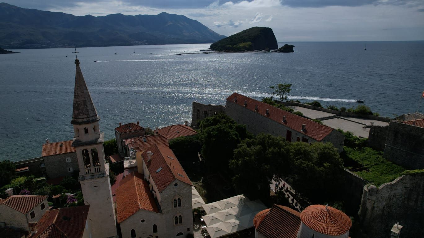 Kamena kuća sa 5 spratova i poslovnim prostorom u srcu Starog grada Budve – 167 m² - Amfora Real Estate