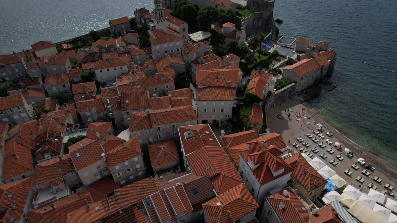 Kamena kuća sa 5 spratova i poslovnim prostorom u srcu Starog grada Budve – 167 m² - Amfora Real Estate