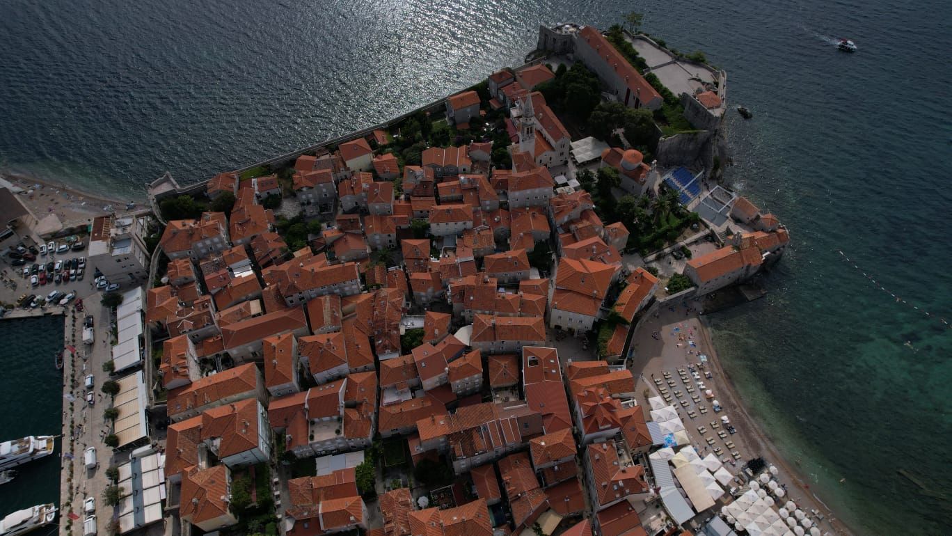 Kamena kuća sa 5 spratova i poslovnim prostorom u srcu Starog grada Budve – 167 m² - Amfora Real Estate