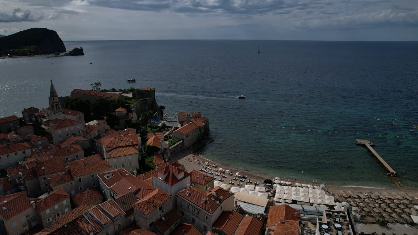 Kamena kuća sa 5 spratova i poslovnim prostorom u srcu Starog grada Budve – 167 m² - Amfora Real Estate