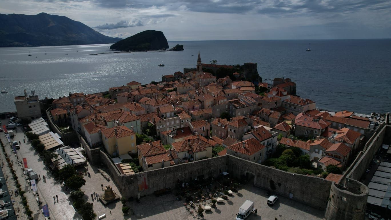 Kamena kuća sa 5 spratova i poslovnim prostorom u srcu Starog grada Budve – 167 m² - Amfora Real Estate