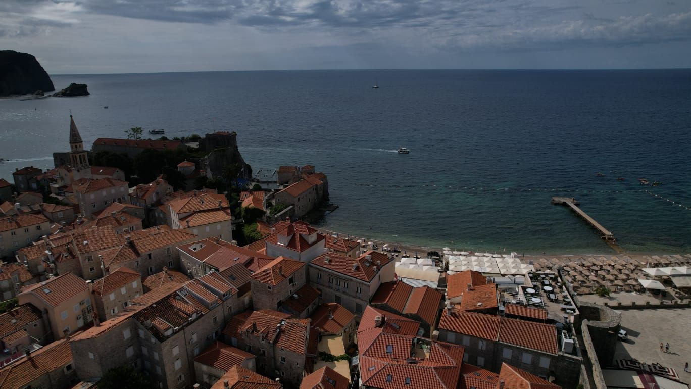 Kamena kuća sa 5 spratova i poslovnim prostorom u srcu Starog grada Budve – 167 m² - Amfora Real Estate