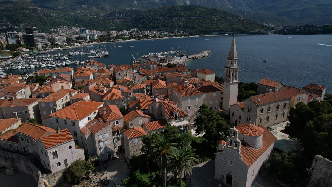 Kamena kuća sa 5 spratova i poslovnim prostorom u srcu Starog grada Budve – 167 m² - Amfora Real Estate