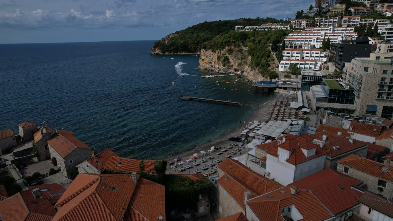 Kamena kuća sa 5 spratova i poslovnim prostorom u srcu Starog grada Budve – 167 m² - Amfora Real Estate