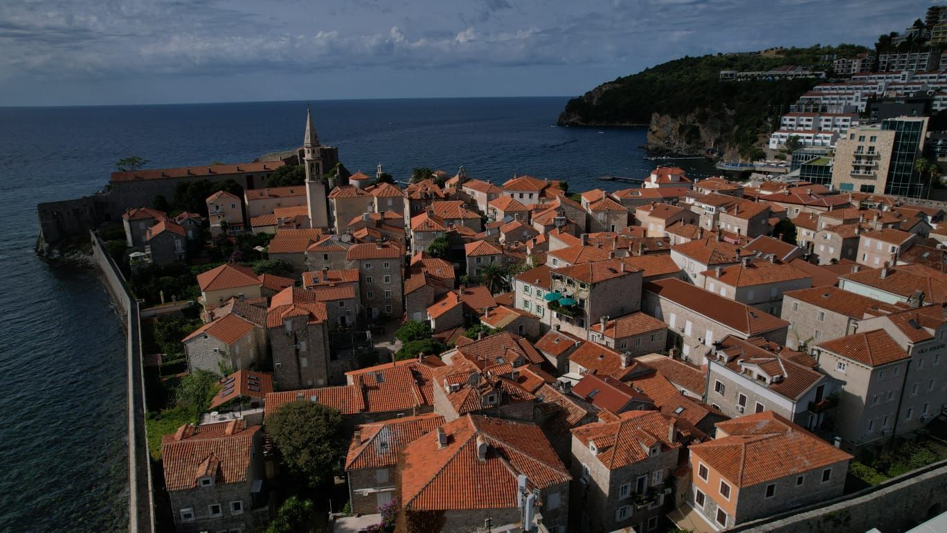 Kamena kuća sa 5 spratova i poslovnim prostorom u srcu Starog grada Budve – 167 m² - Amfora Real Estate