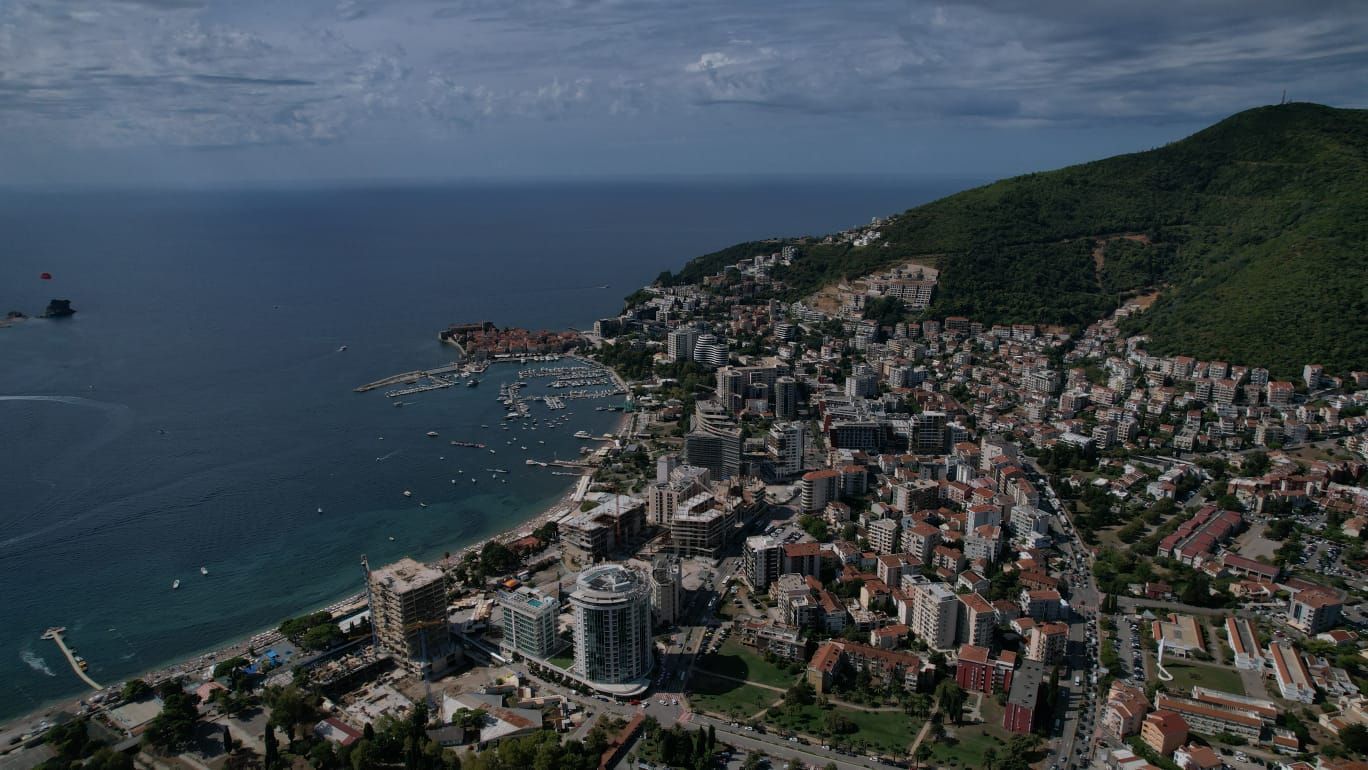 Kamena kuća sa 5 spratova i poslovnim prostorom u srcu Starog grada Budve – 167 m² - Amfora Real Estate