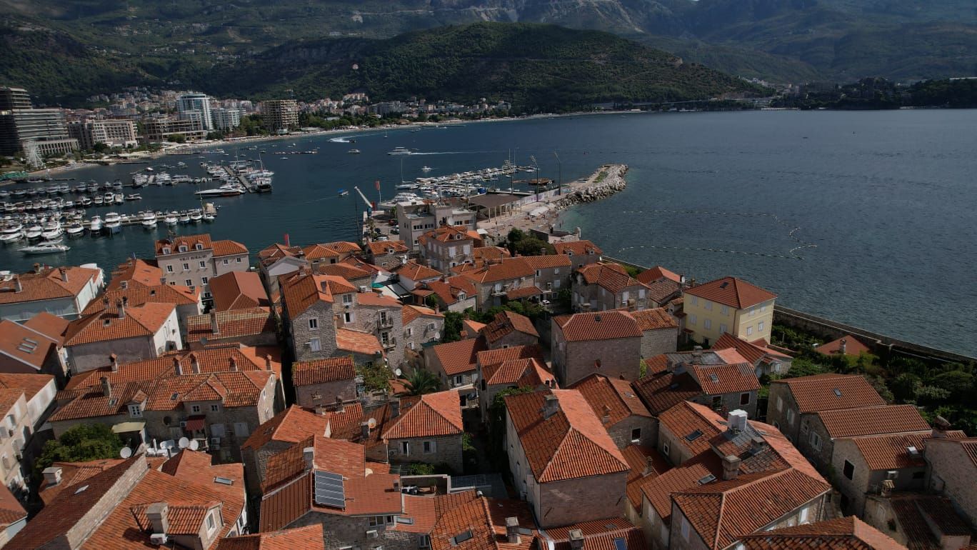 Kamena kuća sa 5 spratova i poslovnim prostorom u srcu Starog grada Budve – 167 m² - Amfora Real Estate