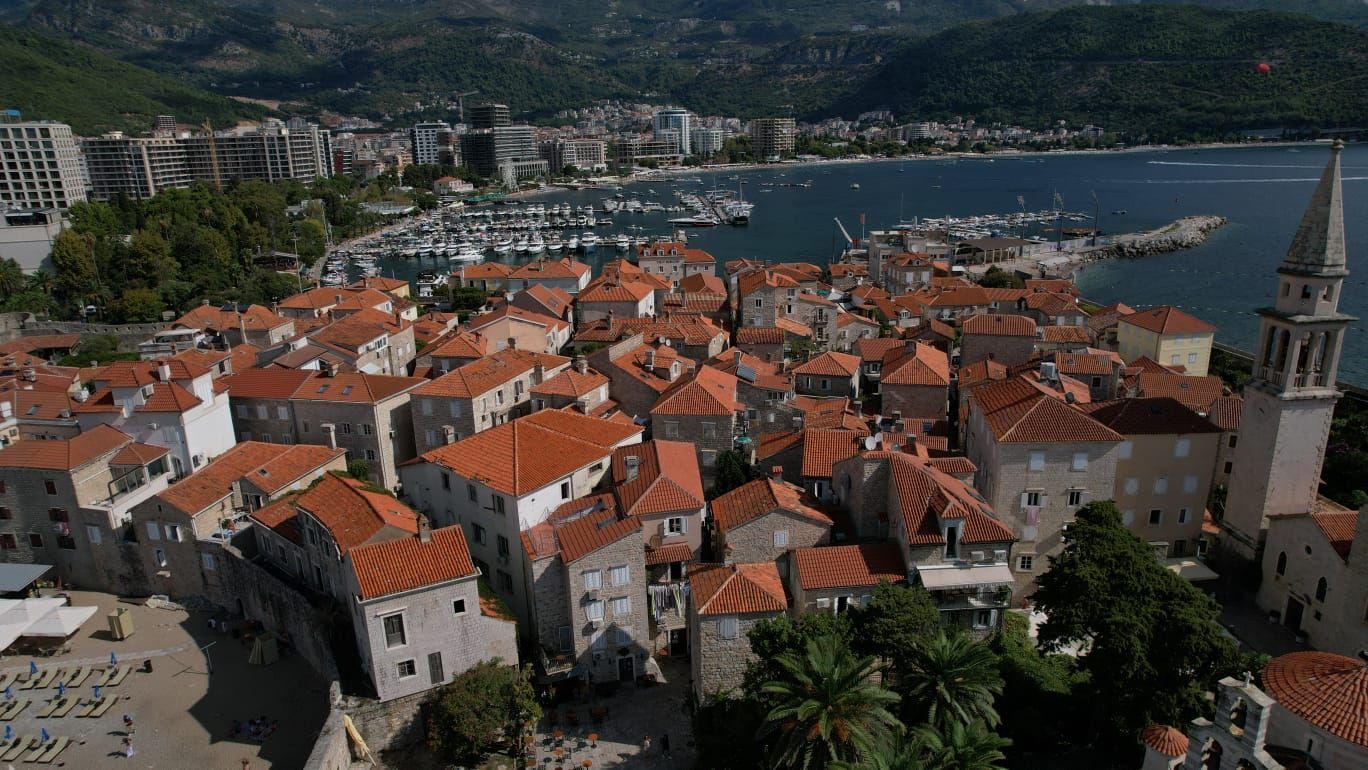 Kamena kuća sa 5 spratova i poslovnim prostorom u srcu Starog grada Budve – 167 m² - Amfora Real Estate