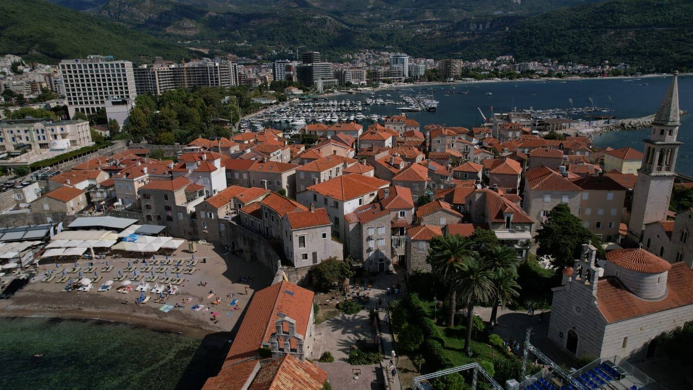 Kamena kuća sa 5 spratova i poslovnim prostorom u srcu Starog grada Budve – 167 m² - Amfora Real Estate