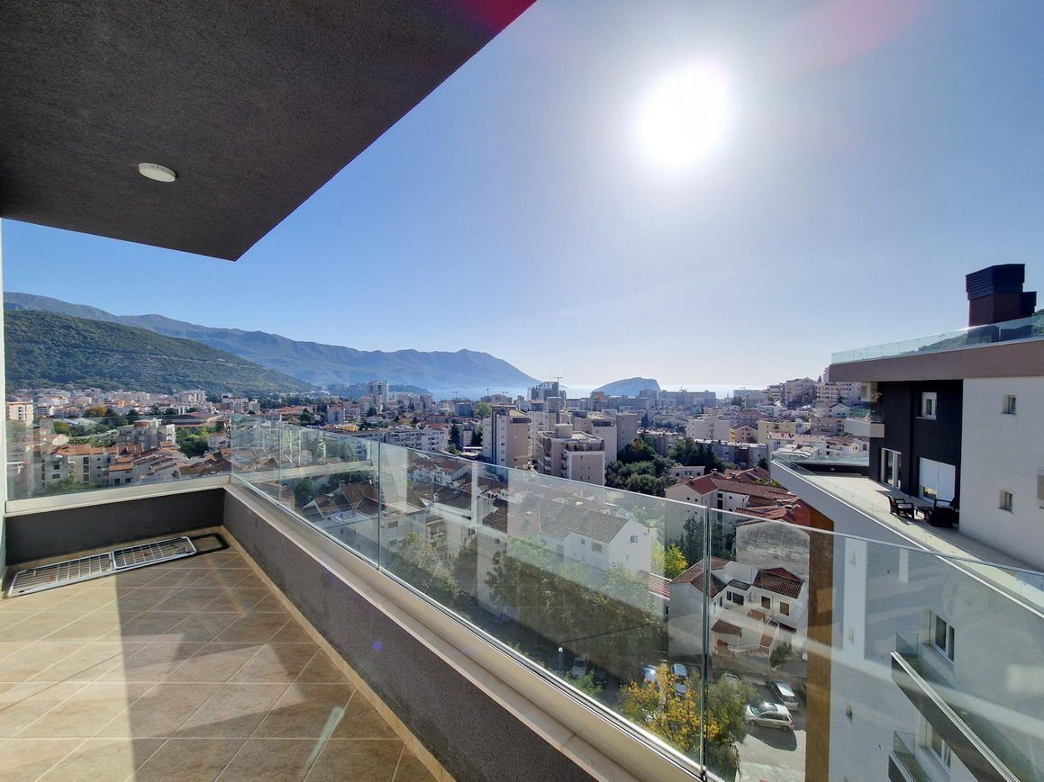 DVOSOBAN MODERNO OPREMLJEN STAN 60 M² SA POGLEDOM NA MORE I GARAŽNIM MESTOM U KOMPLEKSU THE OLD BAKERY – BUDVA (IZDAVANJE NA DUZI PERIOD) - Amfora Real Estate