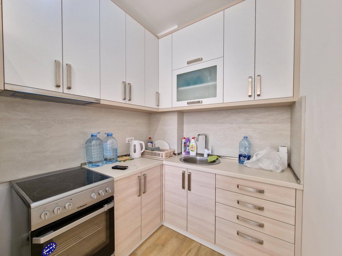 DVOSOBAN MODERNO OPREMLJEN STAN 60 M² SA POGLEDOM NA MORE I GARAŽNIM MESTOM U KOMPLEKSU THE OLD BAKERY – BUDVA (IZDAVANJE NA DUZI PERIOD) - Amfora Real Estate