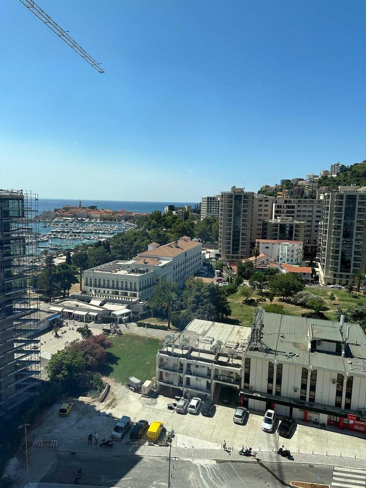 Dvosoban stan 67 m² na prvoj liniji sa prostranom terasom i pogledom na more (Izdavanje na duzi period) - Amfora Real Estate