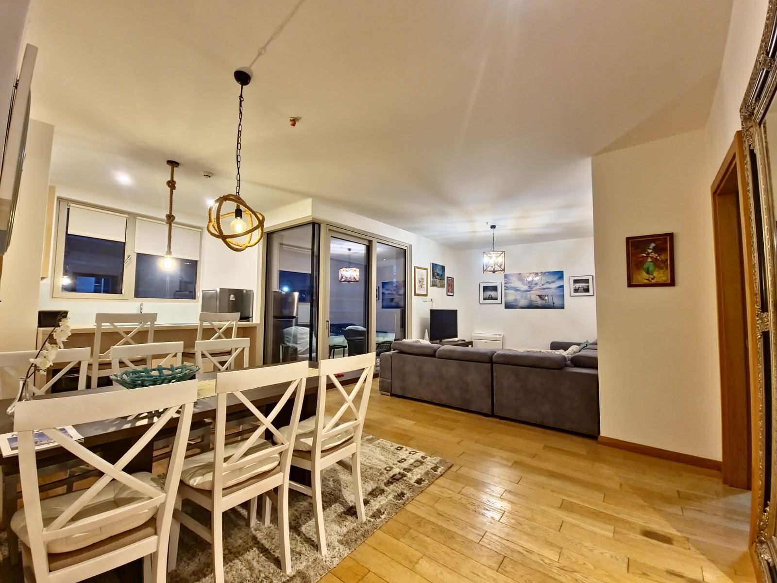 Dvosoban stan 67 m² na prvoj liniji sa prostranom terasom i pogledom na more (Izdavanje na duzi period) - Amfora Real Estate