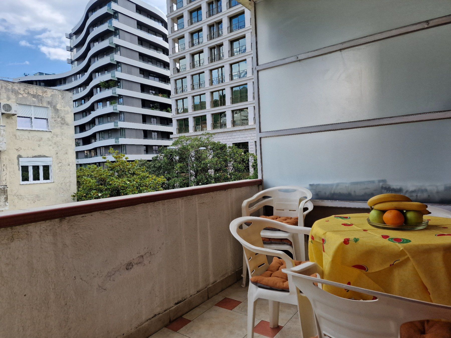 Jednosoban stan 40m2 u centru Budve (Izdavanje na period do sezone 01.06.2026) - Amfora Real Estate