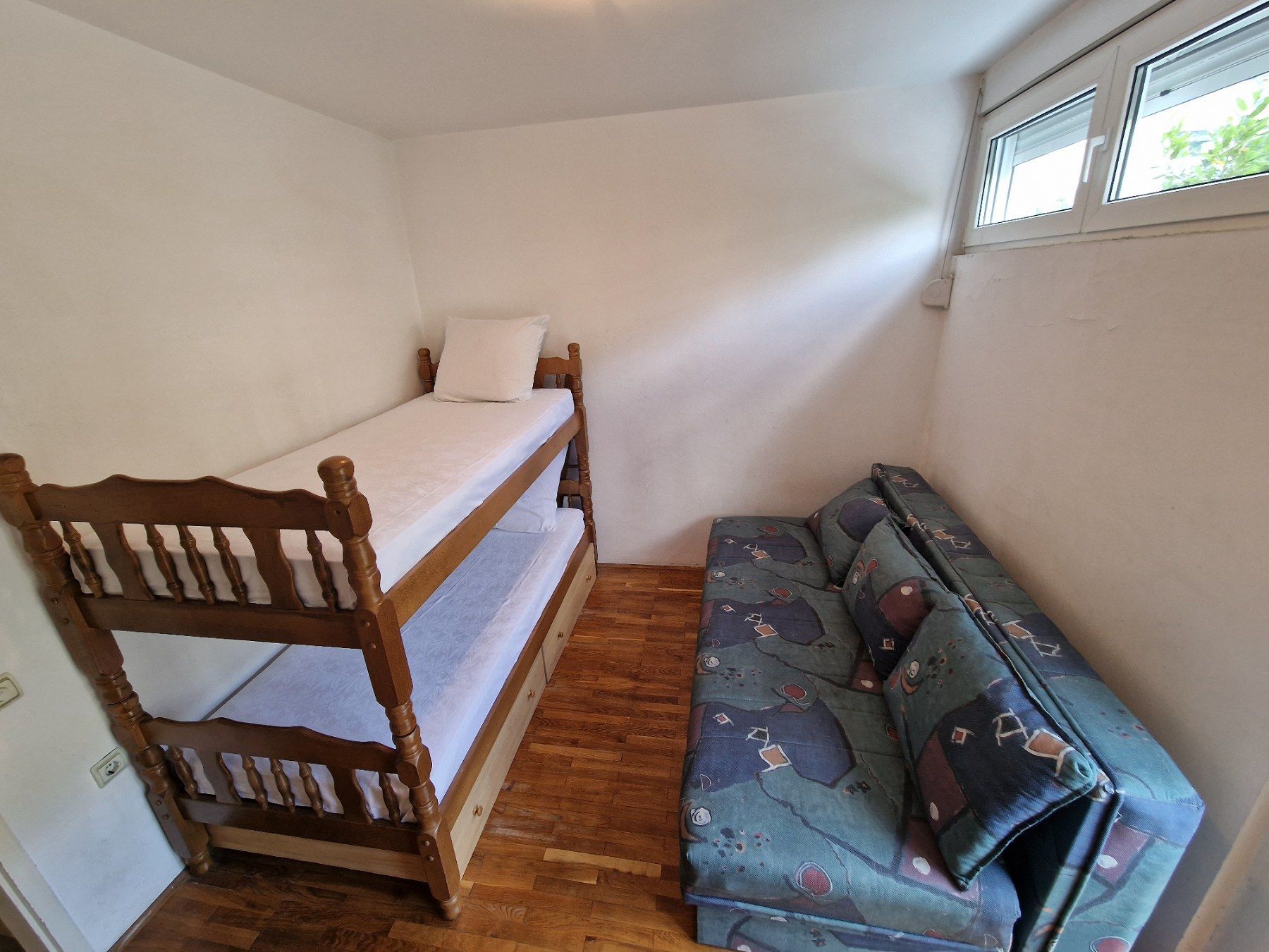 Jednosoban stan 40m2 u centru Budve (Izdavanje na period do sezone 01.06.2026) - Amfora Real Estate