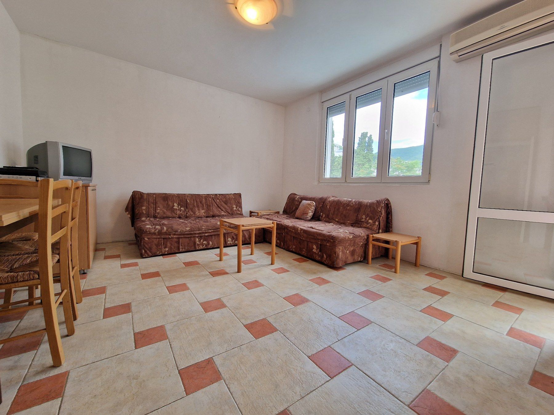 Jednosoban stan 40m2 u centru Budve (Izdavanje na period do sezone 01.06.2026) - Amfora Real Estate