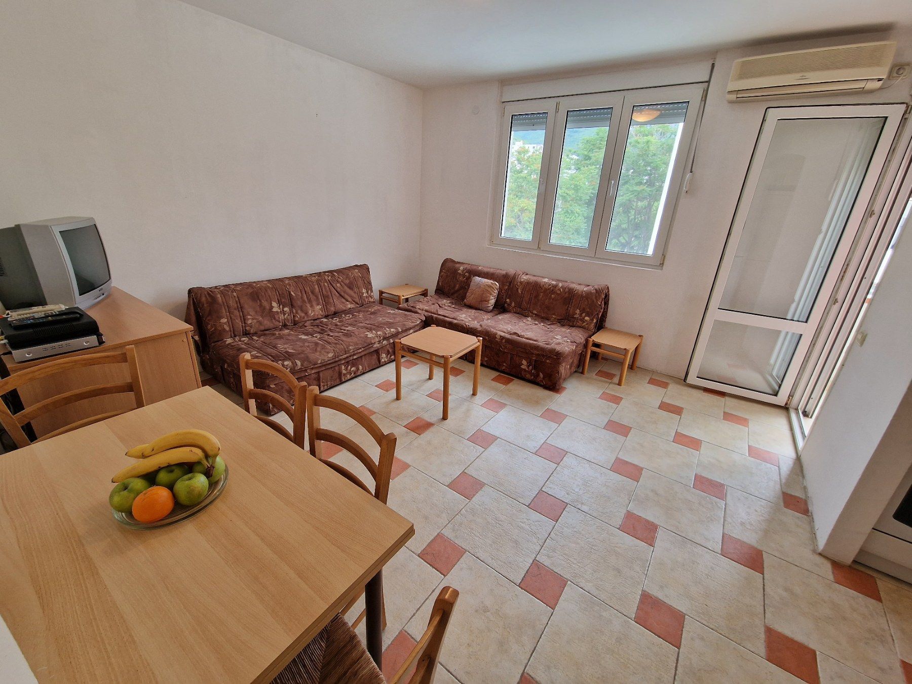 Jednosoban stan 40m2 u centru Budve (Izdavanje na period do sezone 01.06.2026) - Amfora Real Estate