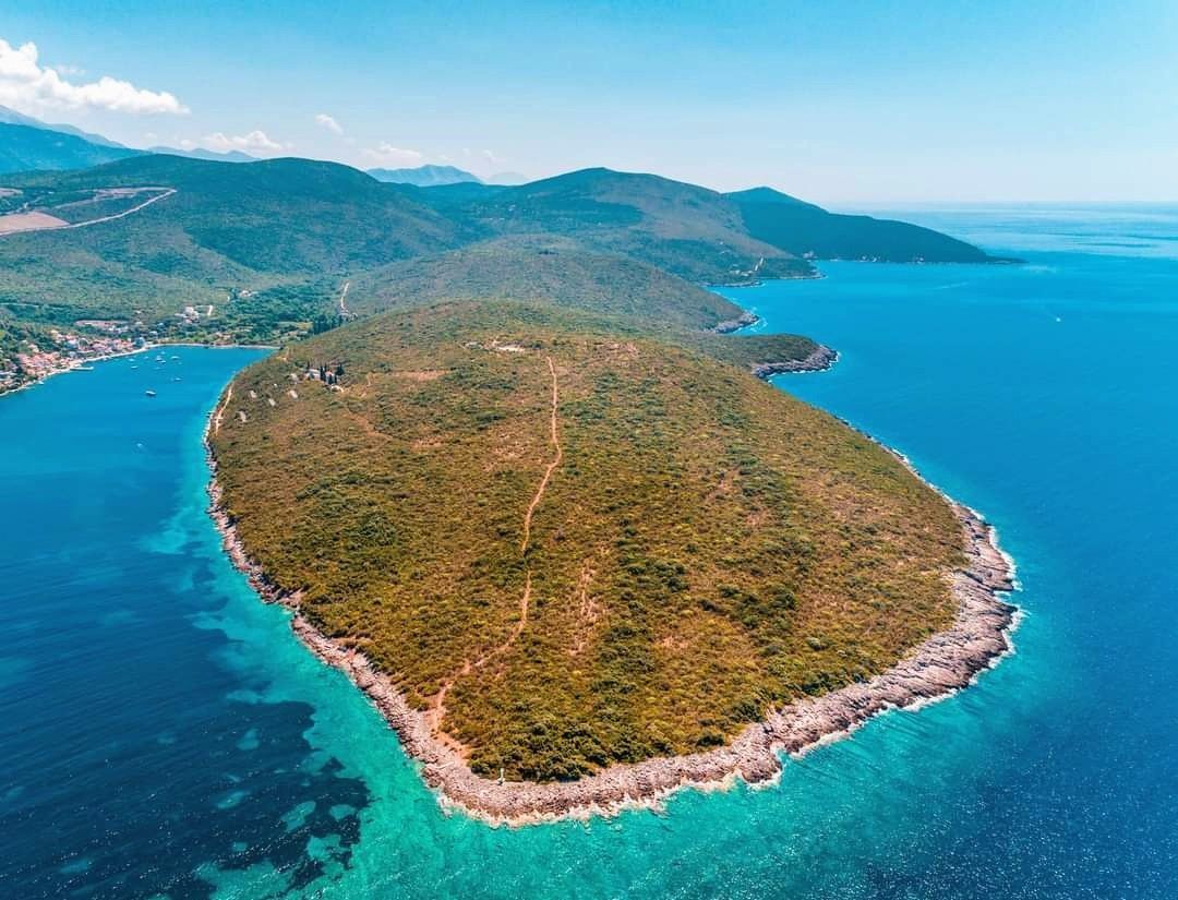 Urbanizovan plac 20.000 m² sa pogledom na more – Bigova, Kotor - Amfora Real Estate