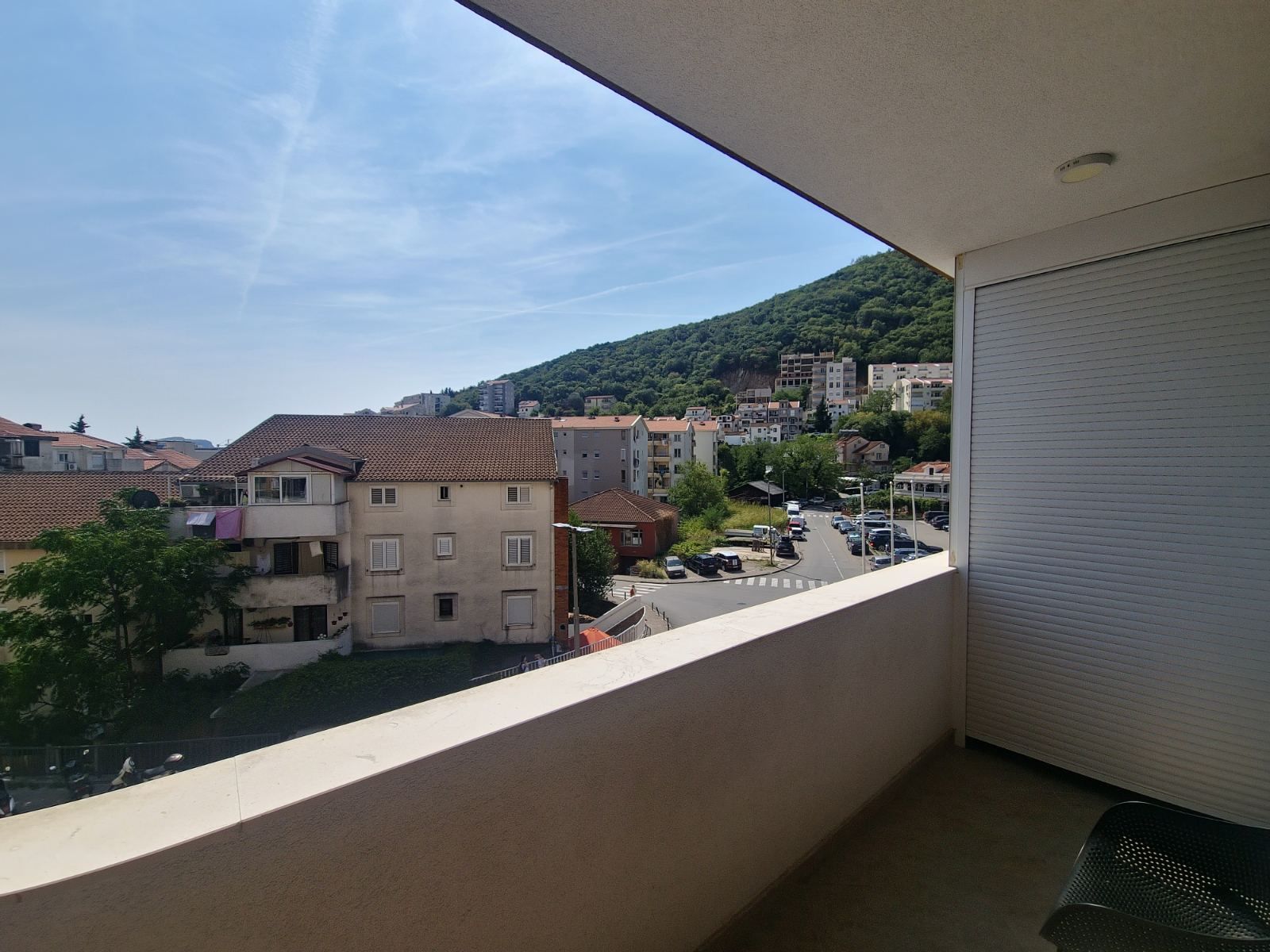 JEDNOSOBAN MODERNO OPREMLJEN STAN 50M² SA GARAŽNIM MESTOM U KOMPLEKSU THE OLD BAKERY – BUDVA (NA DUZI PERIOD) - Amfora Real Estate