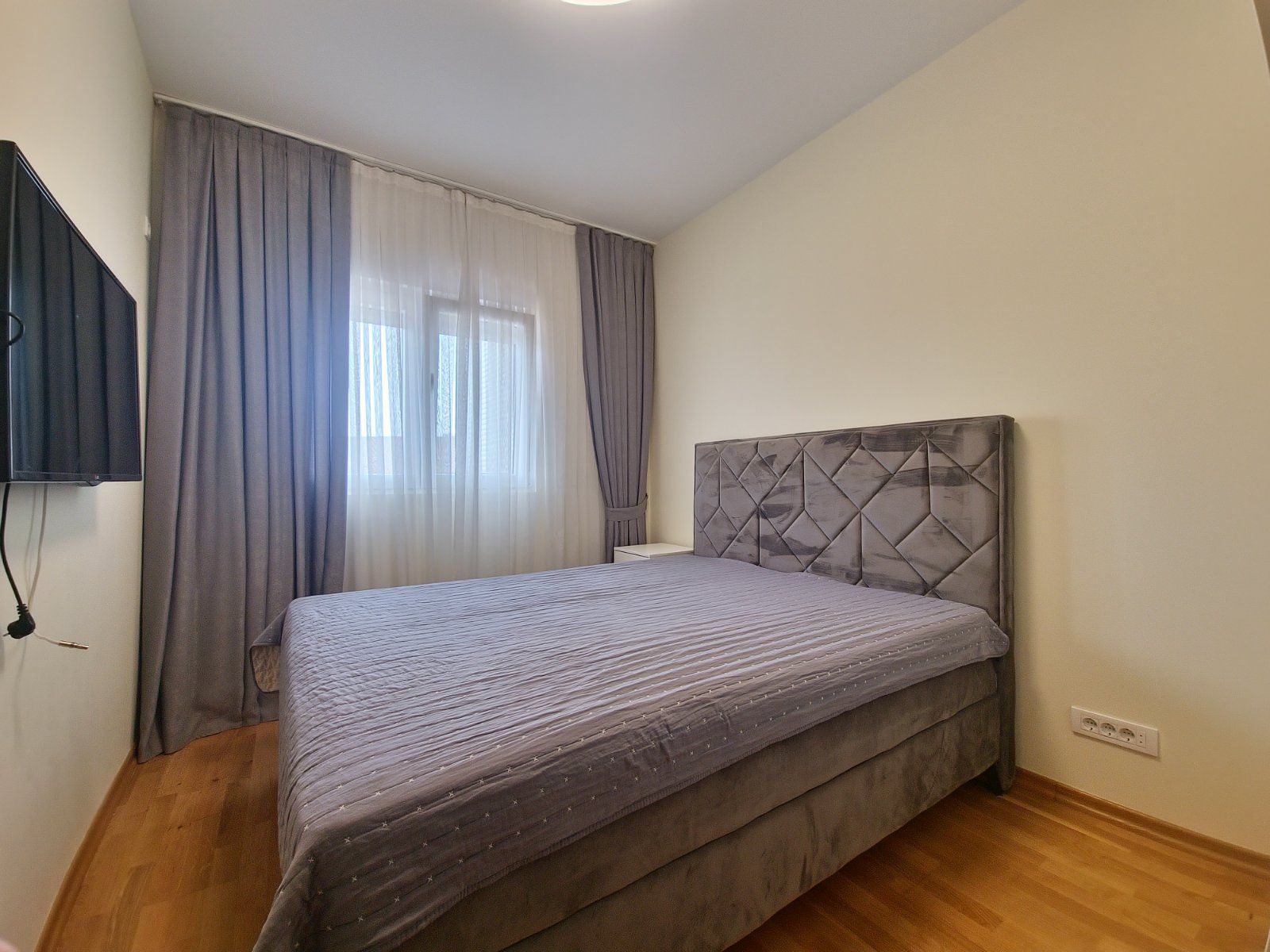 JEDNOSOBAN MODERNO OPREMLJEN STAN 50M² SA GARAŽNIM MESTOM U KOMPLEKSU THE OLD BAKERY – BUDVA (NA DUZI PERIOD) - Amfora Real Estate