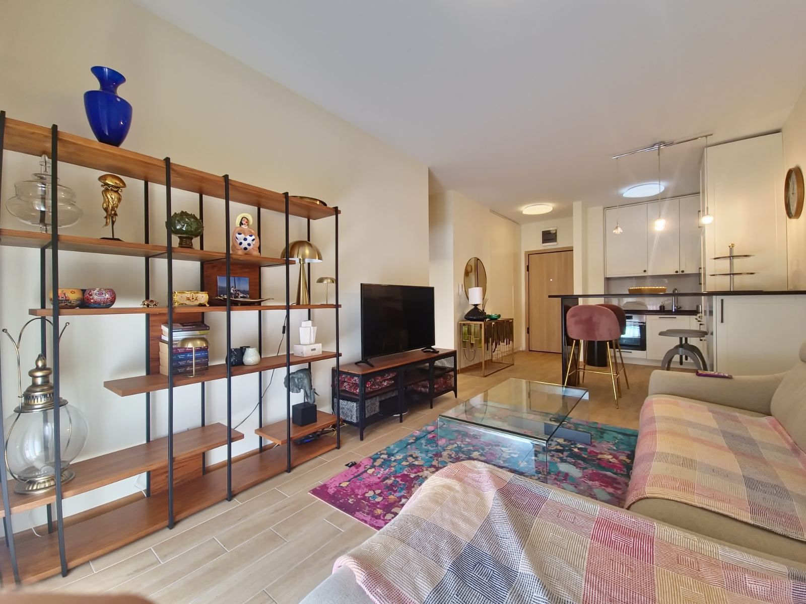 JEDNOSOBAN MODERNO OPREMLJEN STAN 50M² SA GARAŽNIM MESTOM U KOMPLEKSU THE OLD BAKERY – BUDVA (NA DUZI PERIOD) - Amfora Real Estate