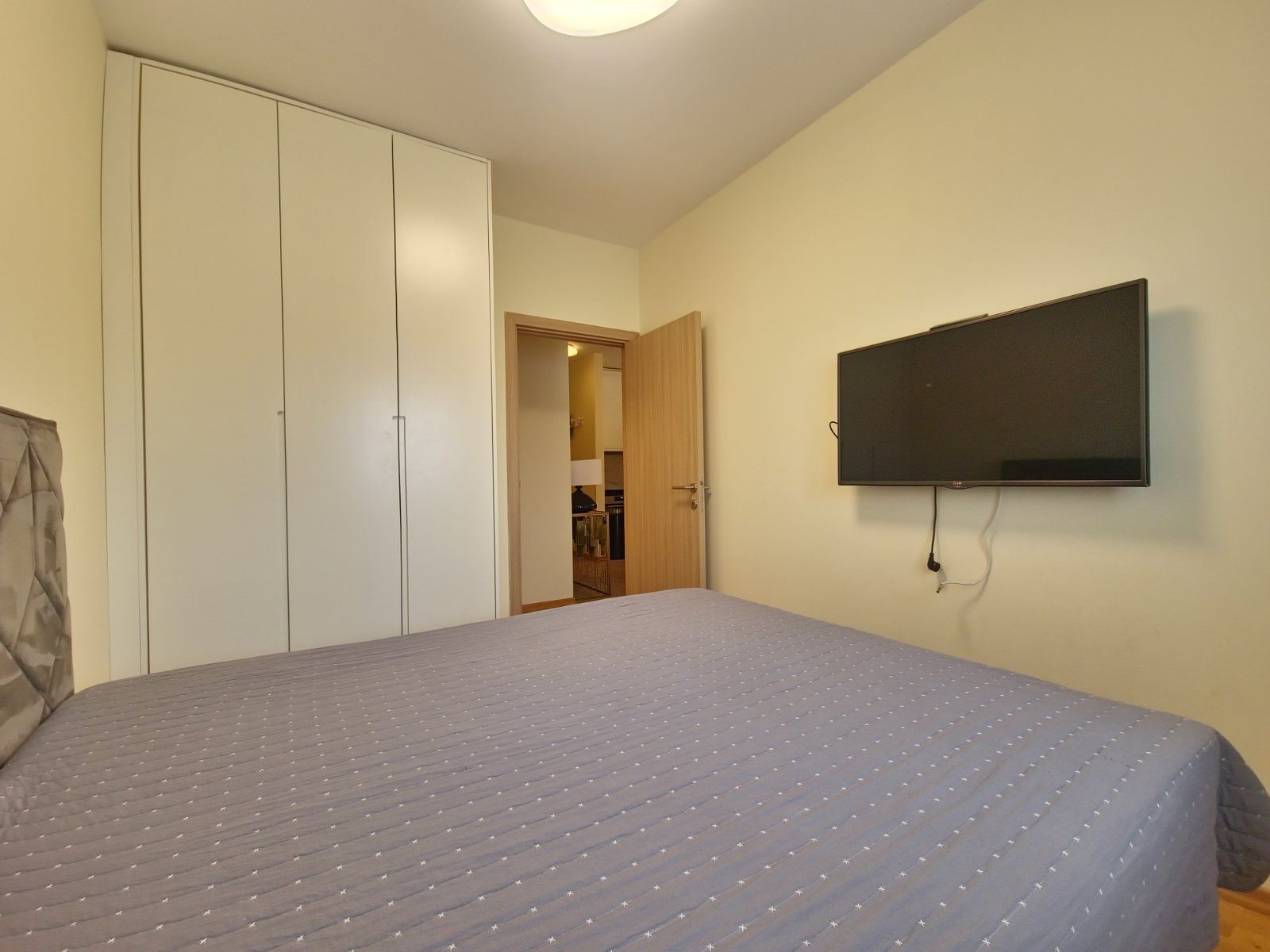 JEDNOSOBAN MODERNO OPREMLJEN STAN 50M² SA GARAŽNIM MESTOM U KOMPLEKSU THE OLD BAKERY – BUDVA (NA DUZI PERIOD) - Amfora Real Estate