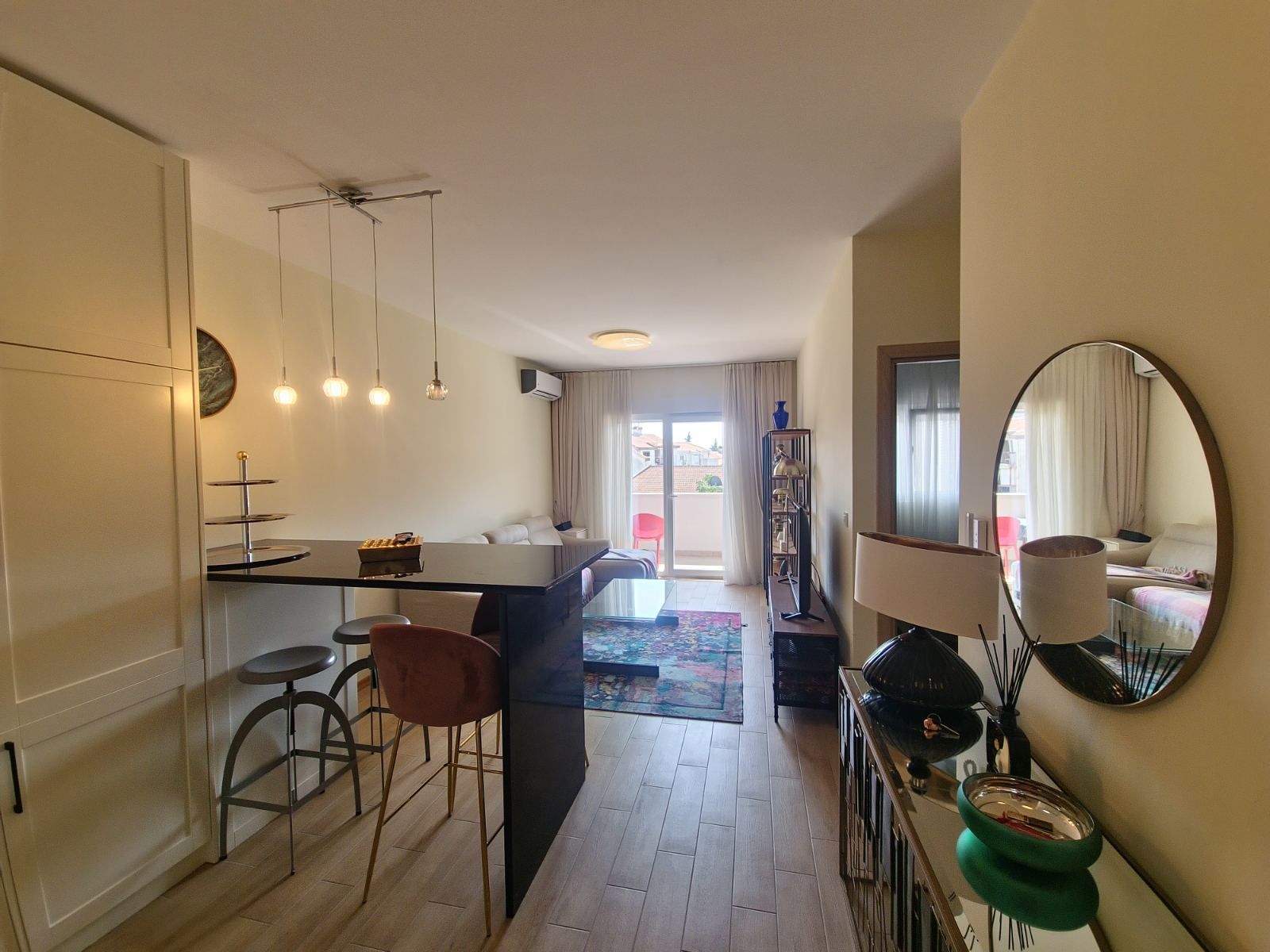 JEDNOSOBAN MODERNO OPREMLJEN STAN 50M² SA GARAŽNIM MESTOM U KOMPLEKSU THE OLD BAKERY – BUDVA (NA DUZI PERIOD) - Amfora Real Estate