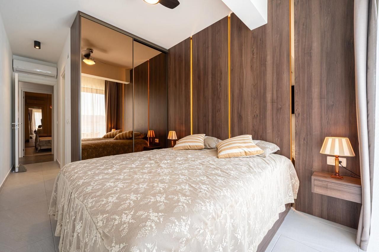 Opatovo, Tivat – luksuzan dvosoban stan 67m² sa terasom od 25m², garažnim mestom i panoramskim pogledom na more u kompleksu sa bazenom - Amfora Real Estate