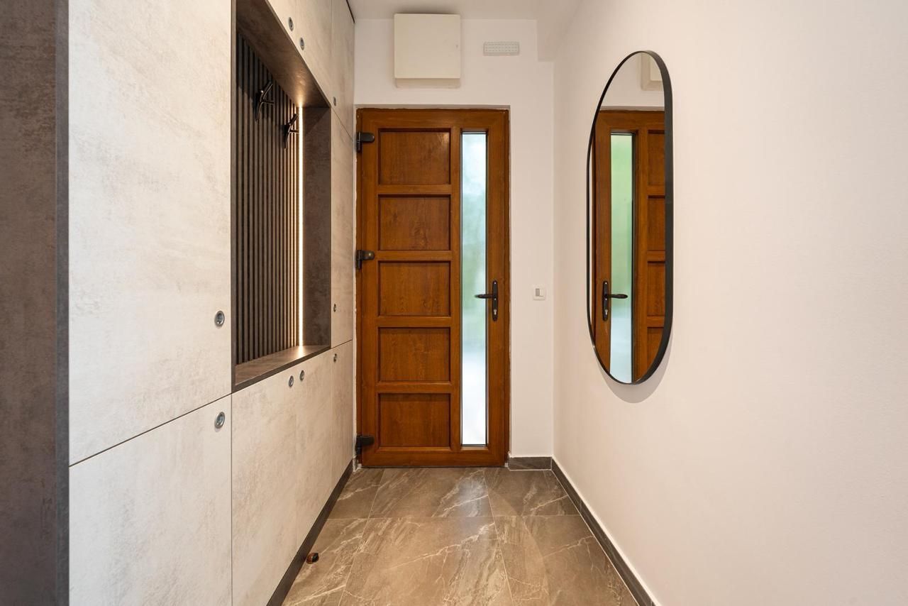 Opatovo, Tivat – luksuzan dvosoban stan 67m² sa terasom od 25m², garažnim mestom i panoramskim pogledom na more u kompleksu sa bazenom - Amfora Real Estate