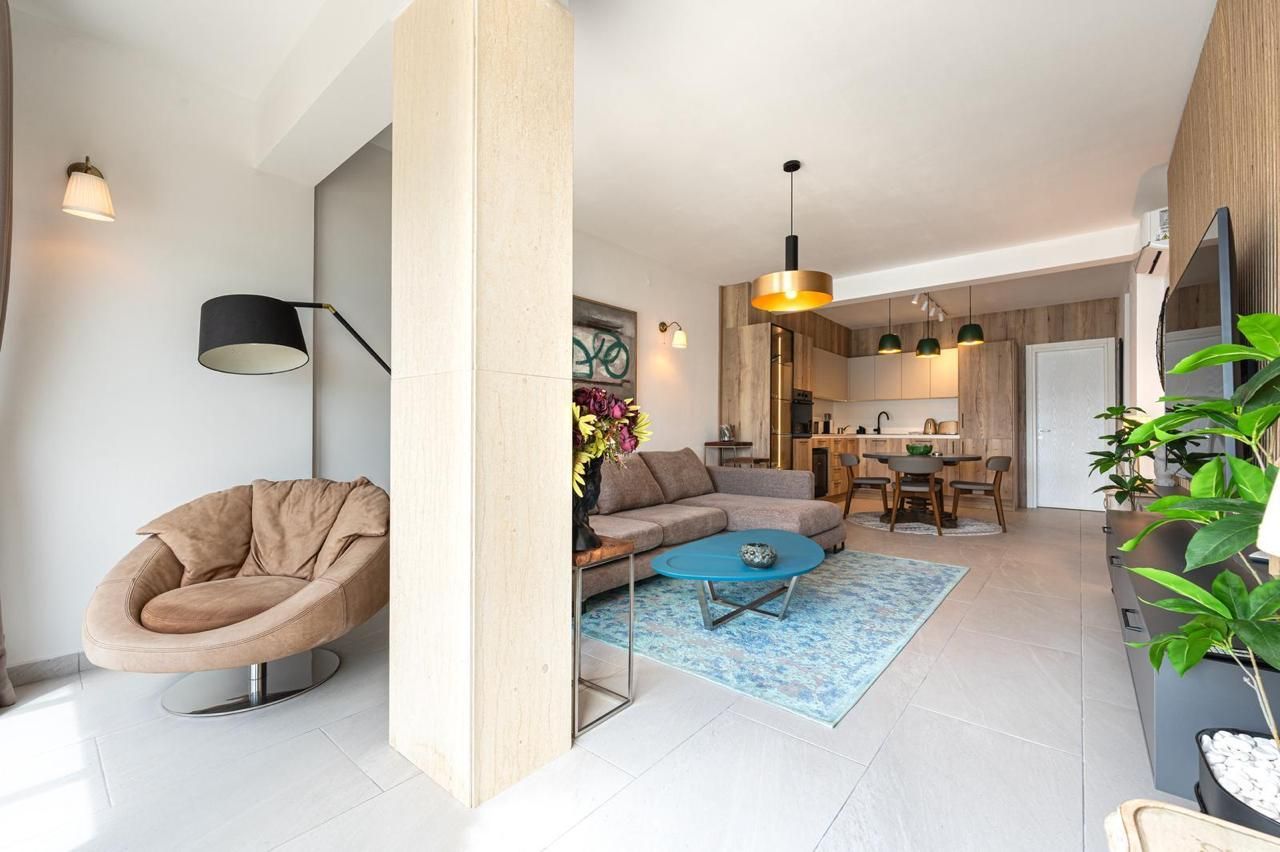 Opatovo, Tivat – luksuzan dvosoban stan 67m² sa terasom od 25m², garažnim mestom i panoramskim pogledom na more u kompleksu sa bazenom - Amfora Real Estate