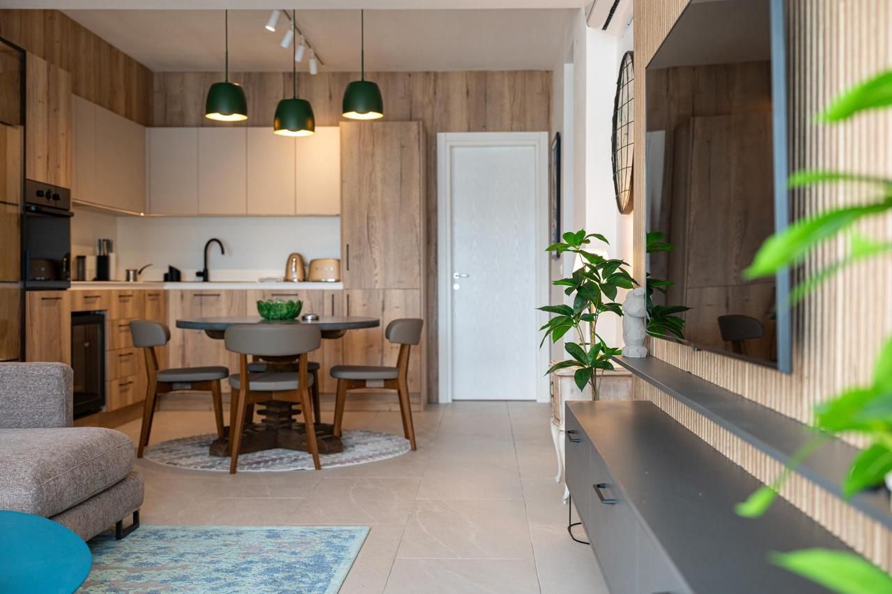 Opatovo, Tivat – luksuzan dvosoban stan 67m² sa terasom od 25m², garažnim mestom i panoramskim pogledom na more u kompleksu sa bazenom - Amfora Real Estate