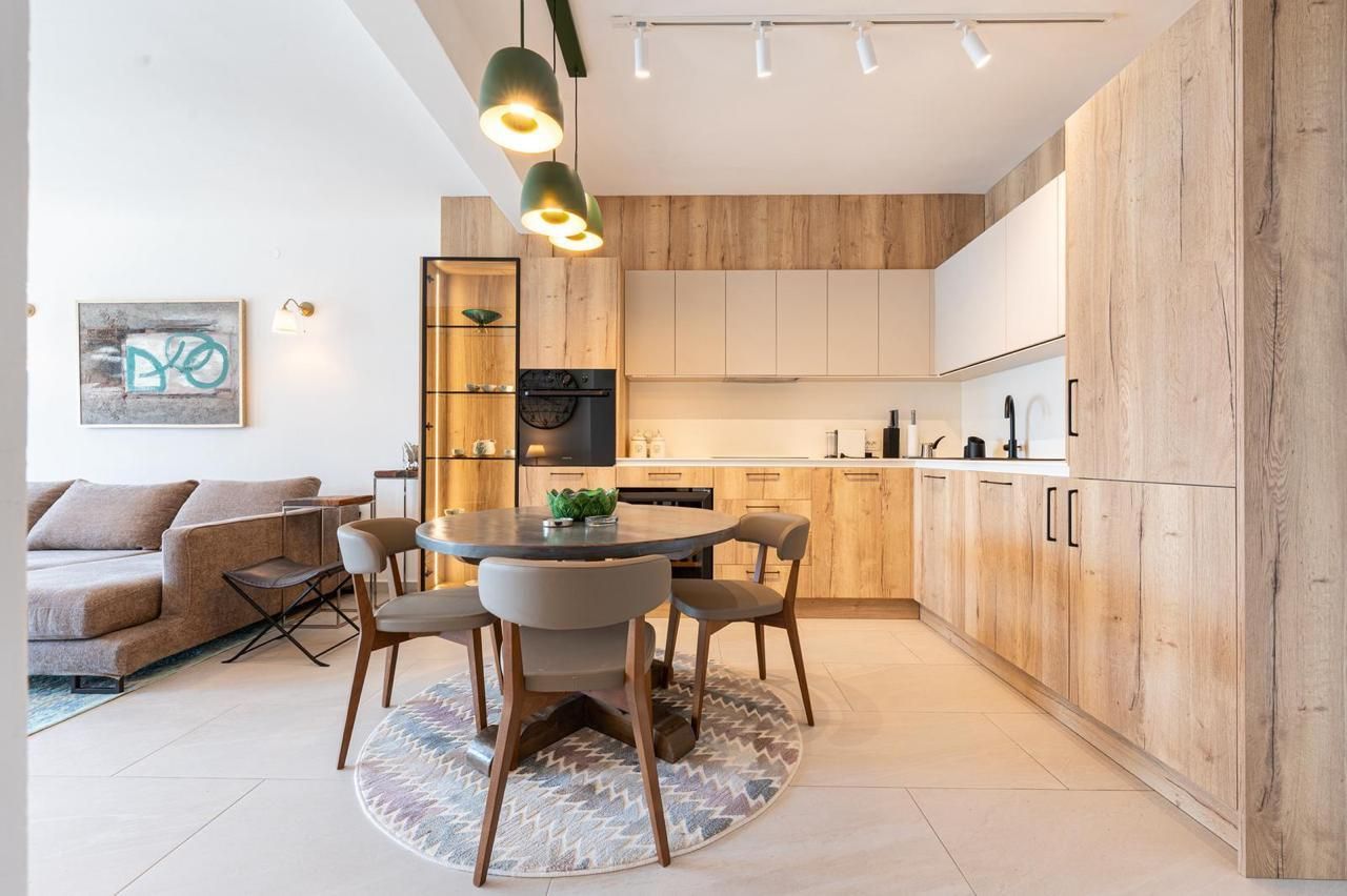 Opatovo, Tivat – luksuzan dvosoban stan 67m² sa terasom od 25m², garažnim mestom i panoramskim pogledom na more u kompleksu sa bazenom - Amfora Real Estate