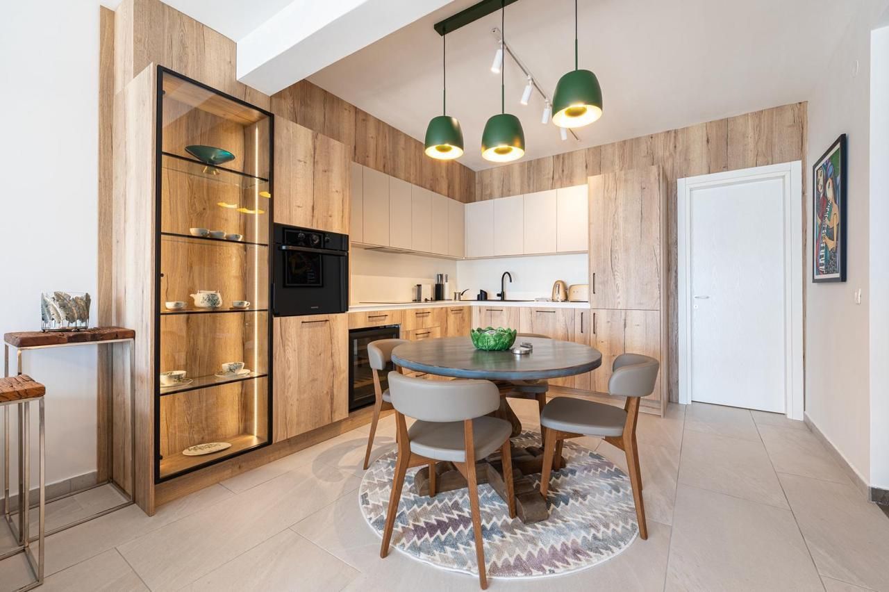 Opatovo, Tivat – luksuzan dvosoban stan 67m² sa terasom od 25m², garažnim mestom i panoramskim pogledom na more u kompleksu sa bazenom - Amfora Real Estate