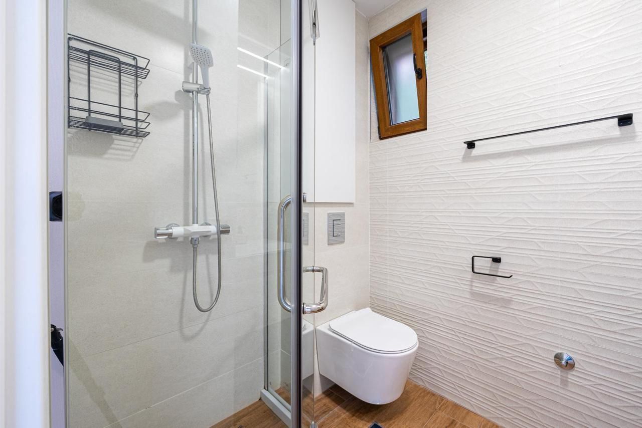 Opatovo, Tivat – luksuzan dvosoban stan 67m² sa terasom od 25m², garažnim mestom i panoramskim pogledom na more u kompleksu sa bazenom - Amfora Real Estate