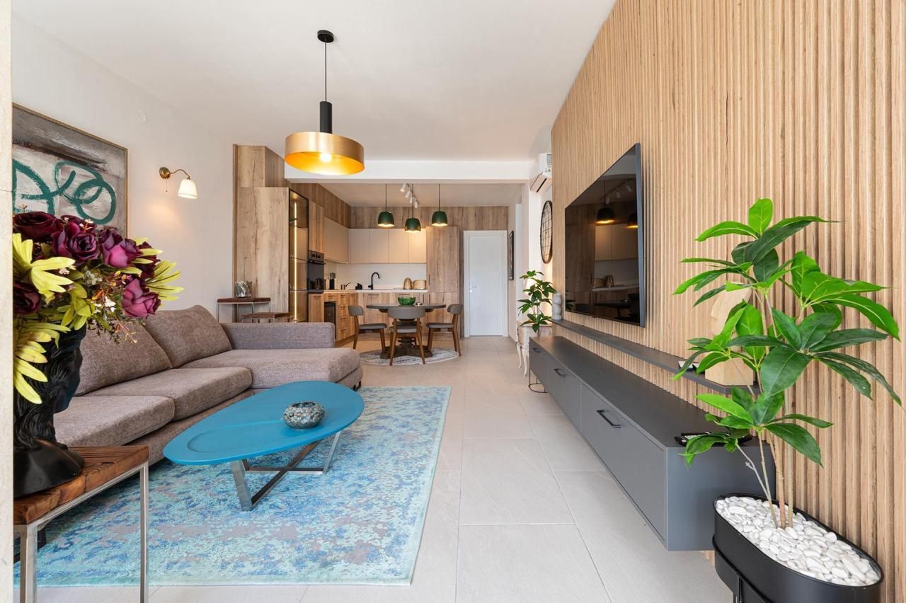 Opatovo, Tivat – luksuzan dvosoban stan 67m² sa terasom od 25m², garažnim mestom i panoramskim pogledom na more u kompleksu sa bazenom - Amfora Real Estate